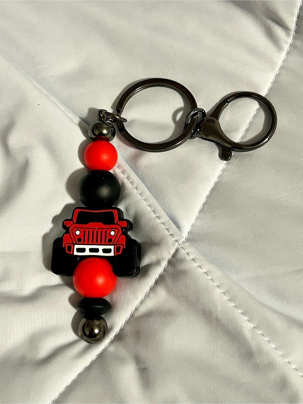 Red & Black Jeep-Style Vehicle Charm Keychain
